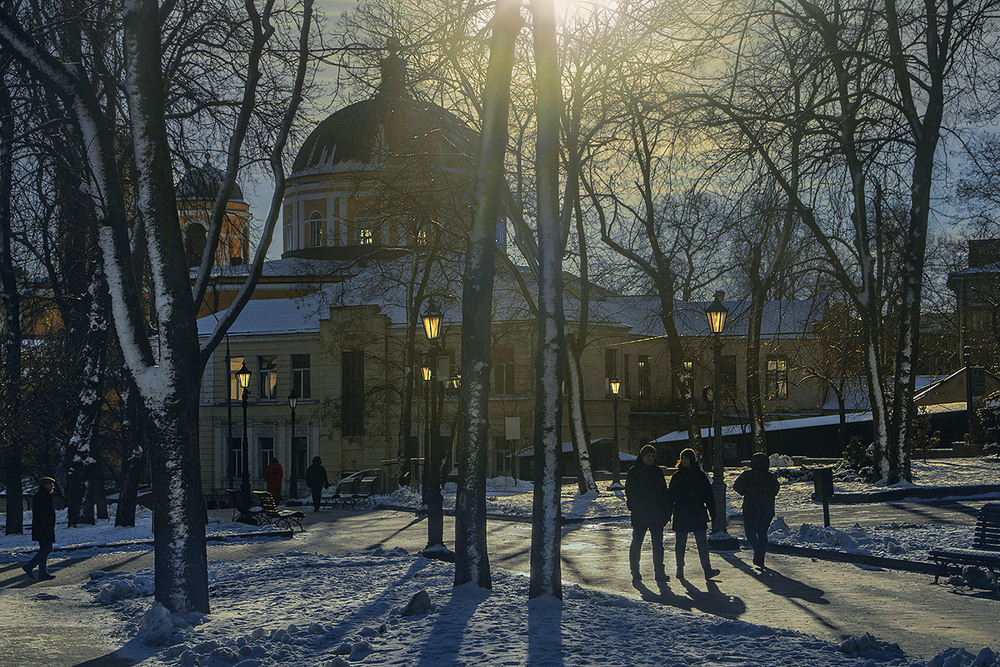 Фотографія Коли сліпучий вечір настає, люде чомусь радіють, а потім зітхають - кожен про щось своє / Юрій Максименко / photographers.ua