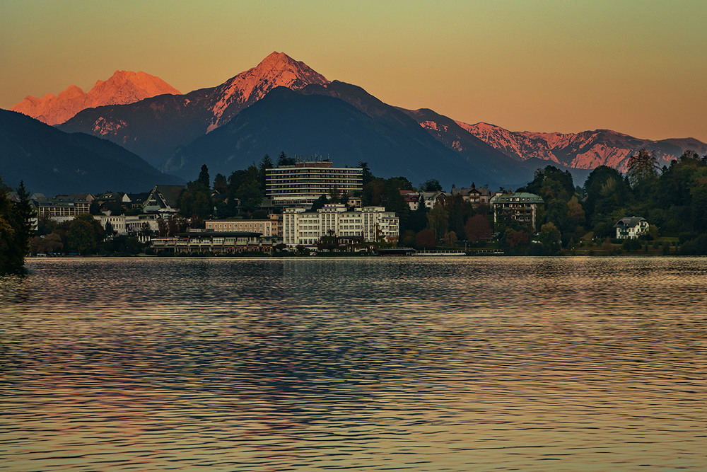 Фотографія Ви лишень погляньте якими рожевими гори зробилися проти ночі! / Юрій Максименко / photographers.ua