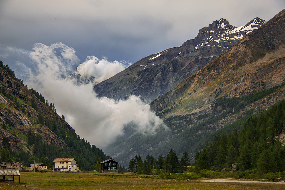Фотографія Хмаринка біла прилетіла перед дощем. / Юрій Максименко / photographers.ua