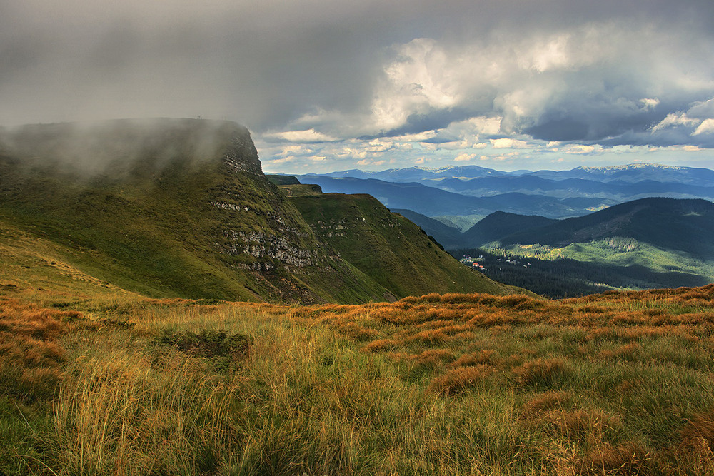 Фотографія Посеред трав і хмар, а ще гір, долин, людей і інших несподіваних істот лунає пісня ця. / Юрій Максименко / photographers.ua
