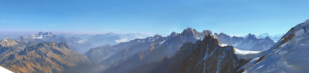 Фотографія Широка долина, панорама: праворуч - Італія, ліворуч - Франція / Юрій Максименко / photographers.ua