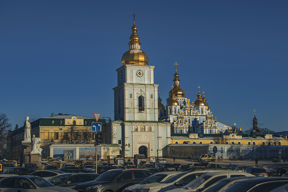 Фотографія Сонце низенько, вечір близенько, автомобілів тут - багатенько. / Юрій Максименко / photographers.ua