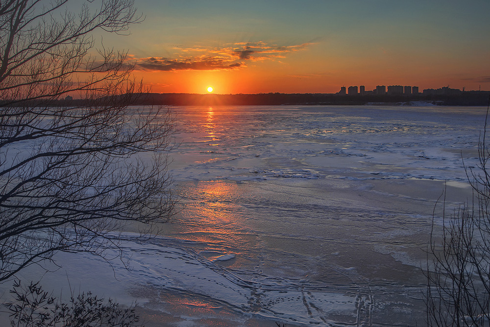 Фотографія Засіяла зОря ясна - на ввесь світ прекрасна - вечірній Дніпро в Києві освітила. / Юрій Максименко / photographers.ua
