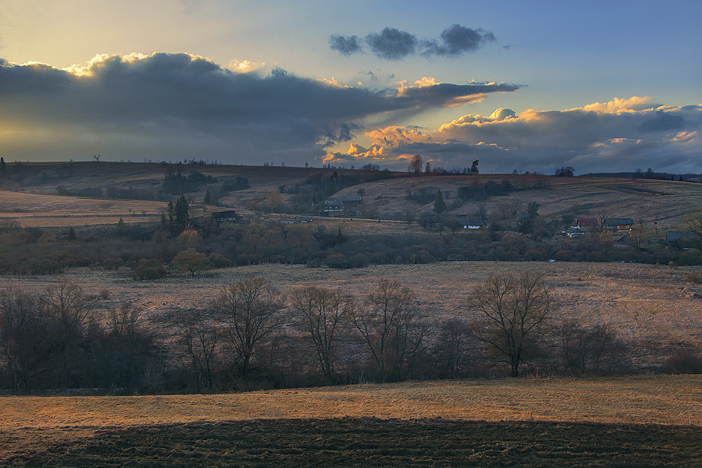 Фотографія Сонце заходить, гори темніють, руді босі й простоволосі стоять ліси - озьдо-о зима сьОроку така. / Юрій Максименко / photographers.ua