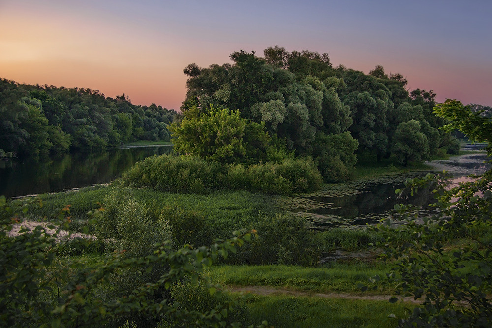Фотографія В кінці греблі шумлять верби, що я насадила - нема того козаченька, що я полюбила. / Юрій Максименко / photographers.ua