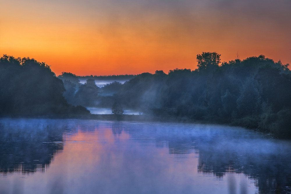 Фотографія При досвітніх вогнях туман розступається, а річка - парує. / Юрій Максименко / photographers.ua