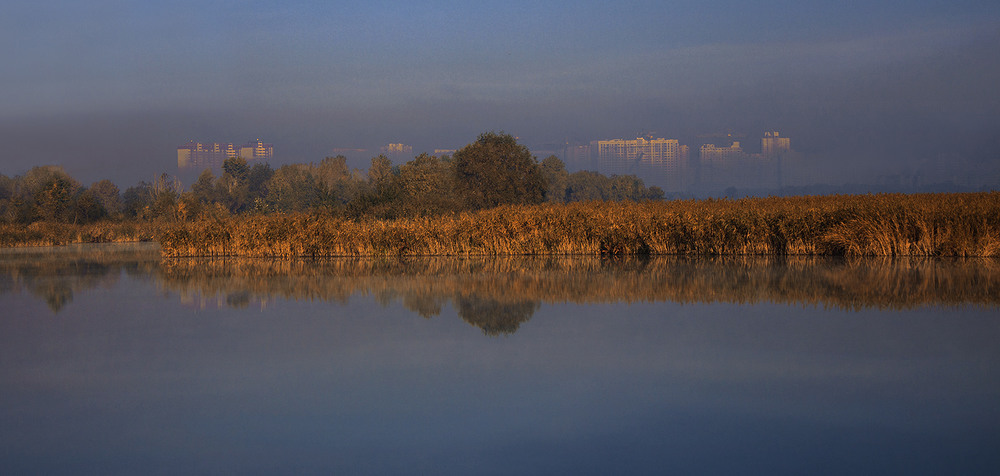 Фотографія Ранковий туман з озера повзе на Київ. / Юрій Максименко / photographers.ua