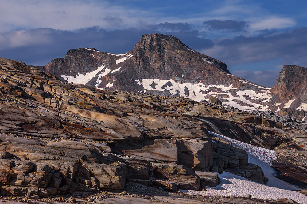 Фотографія ...за горами, де сонечко сяє, - там моя голубка з жалю завмирає. / Юрій Максименко / photographers.ua