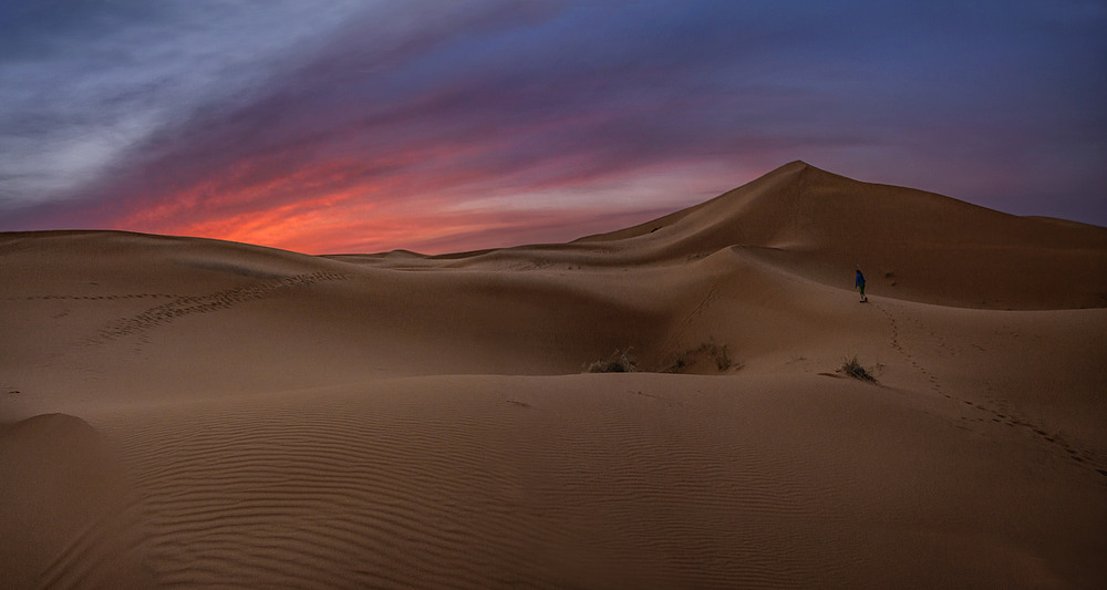 Фотографія Люде ходять-походжають – туди-сюди поглядають: як світає, як небо палає, як пісок – тече. / Юрій Максименко / photographers.ua