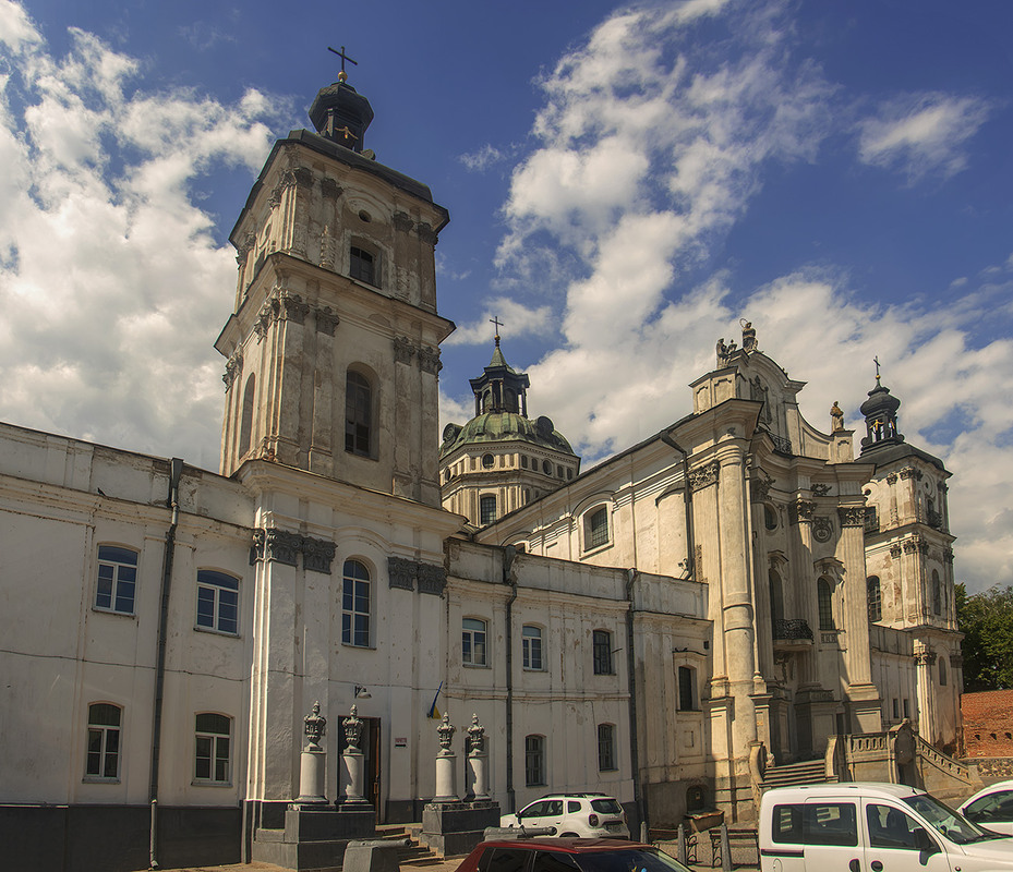 Фотографія Тута кармеліти, може, й босі, та не сумні й простоволосі, бо о-он сонечко сяє, серце наше звеселяє. / Юрій Максименко / photographers.ua