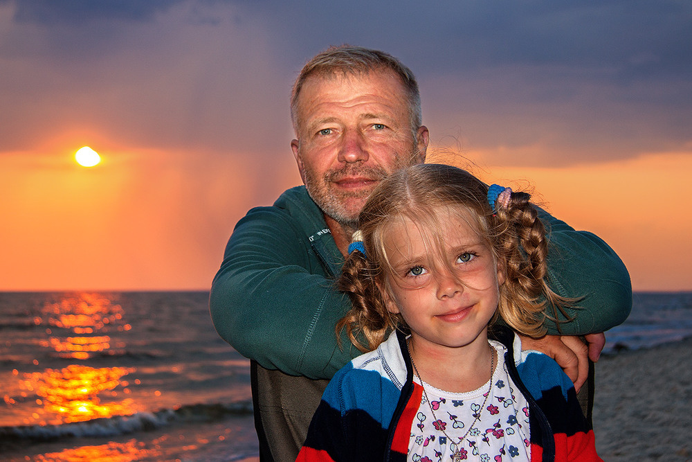 Фотографія Портрет дівчинки з татом (чи тата з доцьою?). Море. / Юрій Максименко / photographers.ua