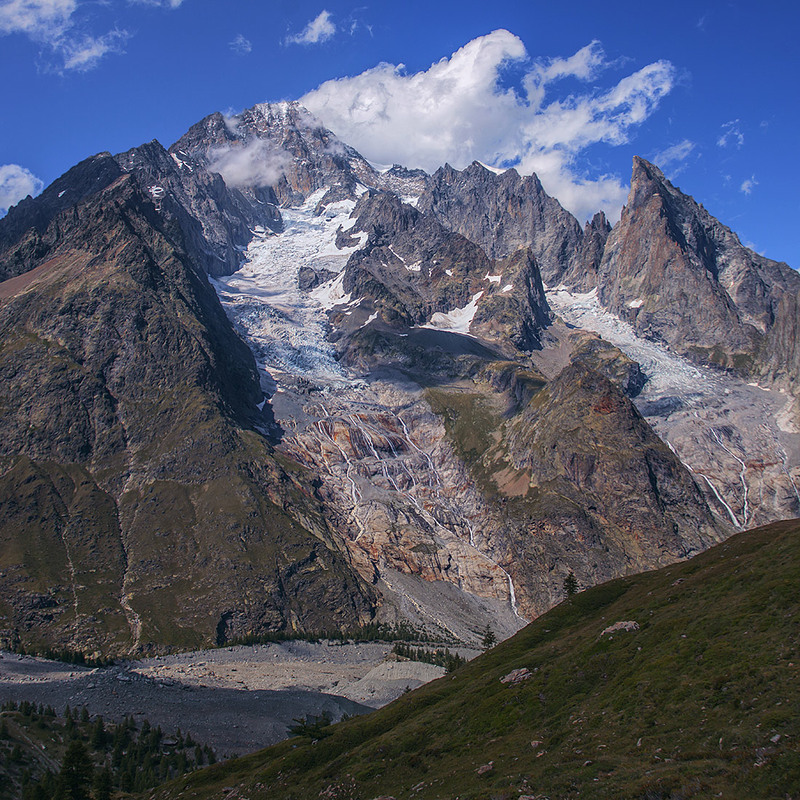 Фотографія Вітер віє - повіває, серце з жалю завмирає. З крижаного полону льдовика втікають потоки талої води. / Юрій Максименко / photographers.ua