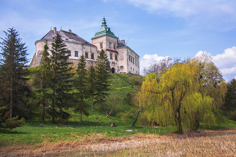 Фотографія Весна прийшла до Олеського замку. Субота була. / Юрій Максименко / photographers.ua