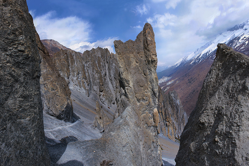 Фотографія Поміж каменЯми, хмарами, снігами стежкою до людей лине пісня ця. А хмари посніжили і розступаються. / Юрій Максименко / photographers.ua