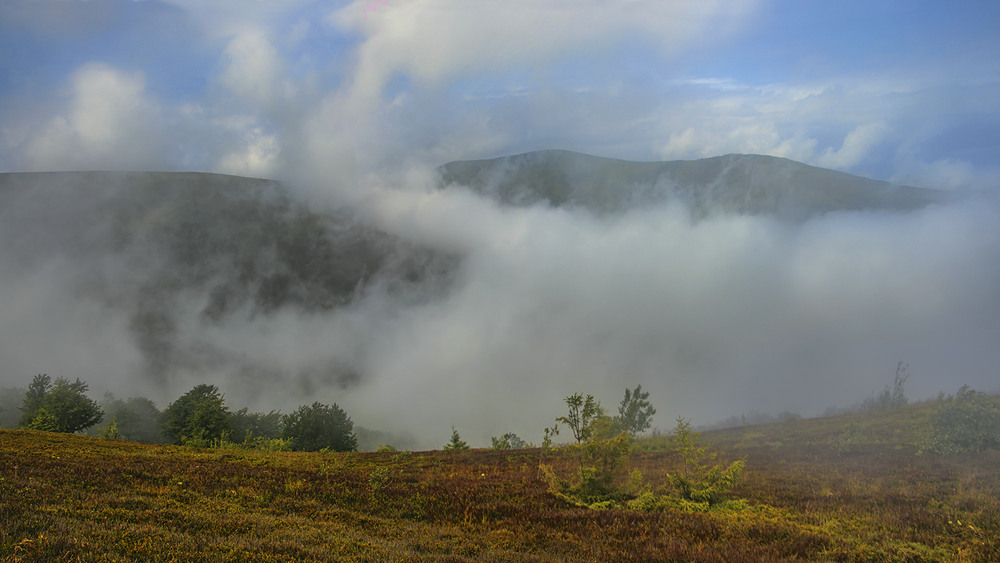 Фотографія Хмари ходять-походжають, хмари в очі заглядають - куди це ти, пане, - питають. / Юрій Максименко / photographers.ua