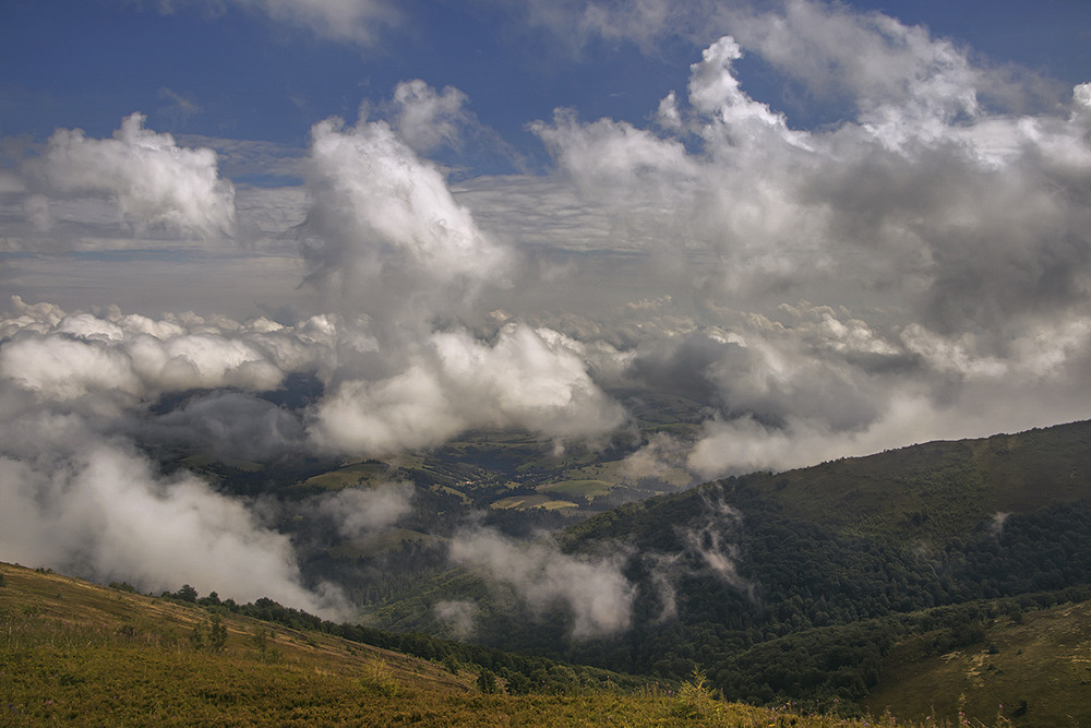 Фотографія Коли хмарнота зворохоблена настає, люде чомусь радіють, а потім зітхають - кожен про щось своє / Юрій Максименко / photographers.ua