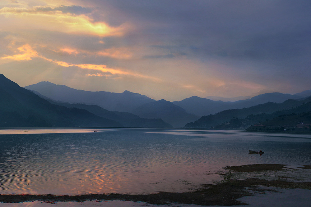 Фотографія Хмари затулили далекі гори. / Юрій Максименко / photographers.ua