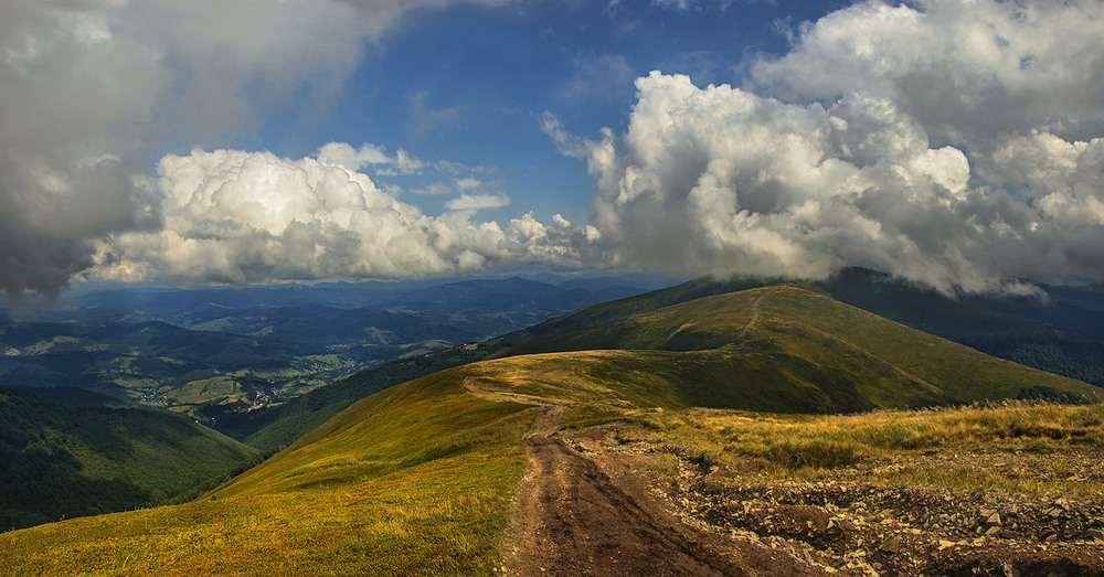 Фотографія Від хмари до хмари дорога лежить і біжить. - Хмари плачуть, а сонце сміється. - Бувааає. / Юрій Максименко / photographers.ua