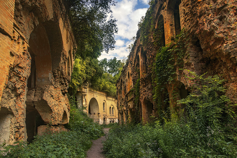 Фотографія Чи то зловтішатися, чи то жаліти про втрату в душі чогось несподіваного, - від споглядання цих руїн / Юрій Максименко / photographers.ua