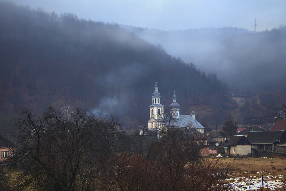 Фотографія Останній довоєнний ранок з хмарою, димом і церквою. / Юрій Максименко / photographers.ua