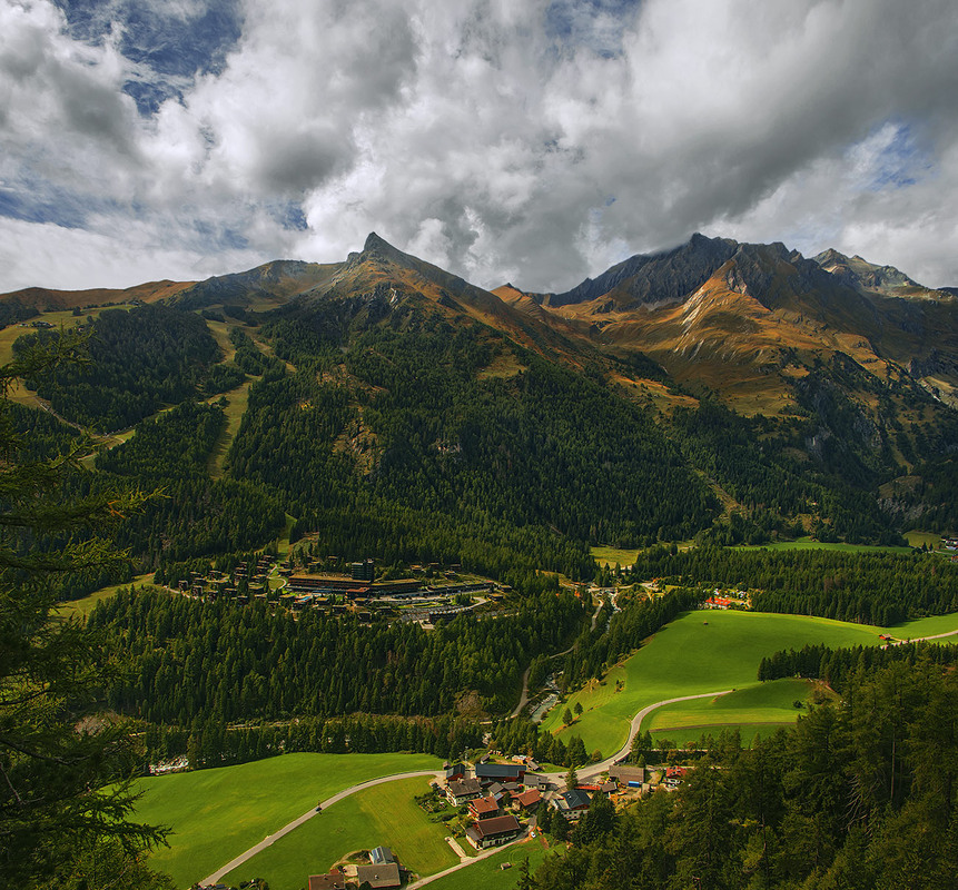 Фотографія Долиною глибокою кудись вона біжить під вечір, дорога, ондо-о далечее-еенько внизу повз села. / Юрій Максименко / photographers.ua