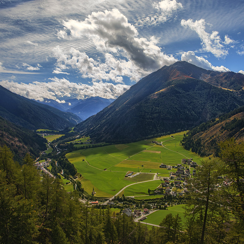 Фотографія Попід хмарАми, поміж горами, понад лісами, полями, хатами й церквами лине стежка ця. / Юрій Максименко / photographers.ua
