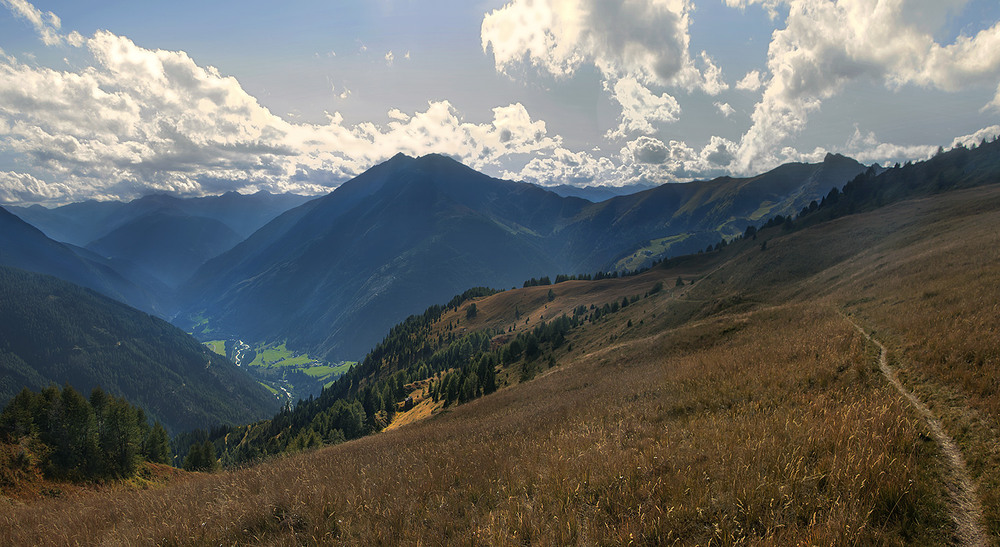 Фотографія Долиною глибокою кудись вона біжить під вечір, річка, ондо-о далечее-еенько внизу. / Юрій Максименко / photographers.ua