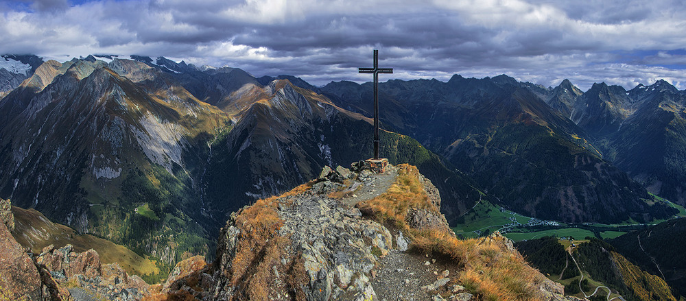 Фотографія Увечері ще хмарненько з проясненячком, та на дощ - вже збирається потихесеньку. / Юрій Максименко / photographers.ua