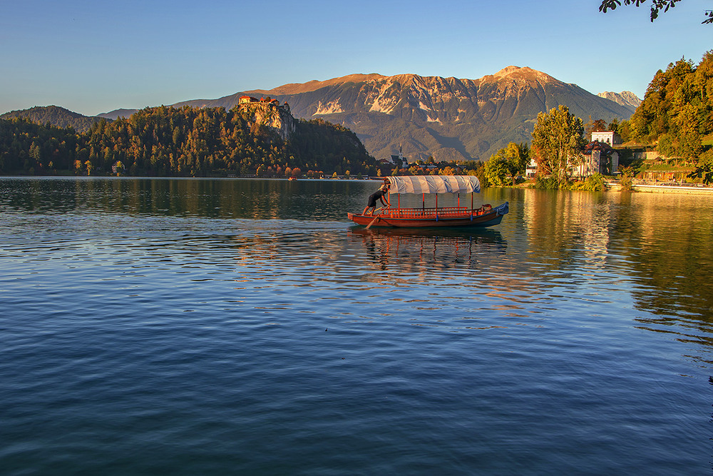 Фотографія Сонце опускається, люде розпливаються. / Юрій Максименко / photographers.ua