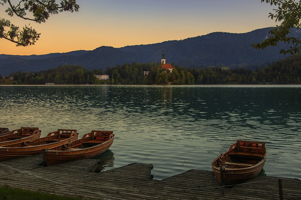Фотографія Не пущу і по воду, по водУ, могла би ся втопитИ, втопитИ, - мусив би ся женити. / Юрій Максименко / photographers.ua