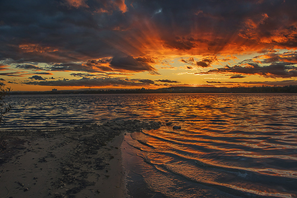 Фотографія Зненацька проміння ясне од сну пробудило мене, — досвітні огні засвітили! / Юрій Максименко / photographers.ua