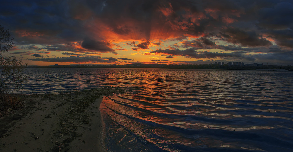 Фотографія Апокаліптичні явлення на небі спонукають буває до тяжких дум на землі. / Юрій Максименко / photographers.ua