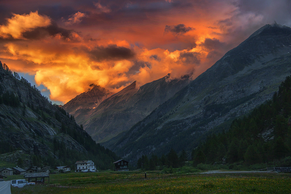 Фотографія На півшляху свого земного світу я трапив у похмурий ліс густий, бо стежку втратив, млою оповиту. / Юрій Максименко / photographers.ua