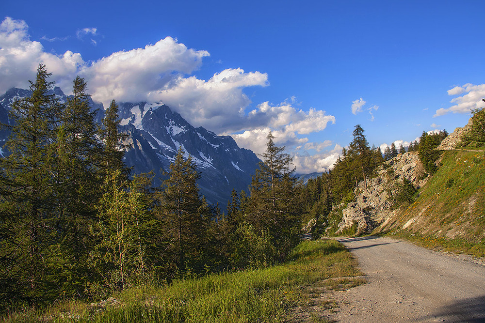 Фотографія Теплий вечір в дорозі серед Альп. / Юрій Максименко / photographers.ua
