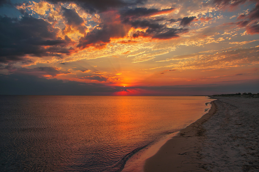 Фотографія Коли жанринок небесних час настає, люде чомусь радіють, а потім зітхають – кожен про щось своє. / Юрій Максименко / photographers.ua