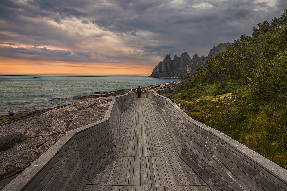 Фотографія І біжить тонкою стрічков дорога до твого села,- трета хата від моста, моя адреса дуже проста / Юрій Максименко / photographers.ua