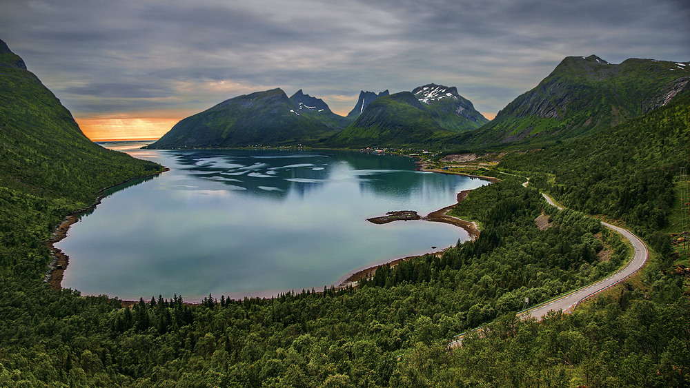 Фотографія Та й поїдем, та й пої-ї-ї-ї... - отуди в ніч, де вітер віє - повіває, - серце з жалю завмирає. / Юрій Максименко / photographers.ua
