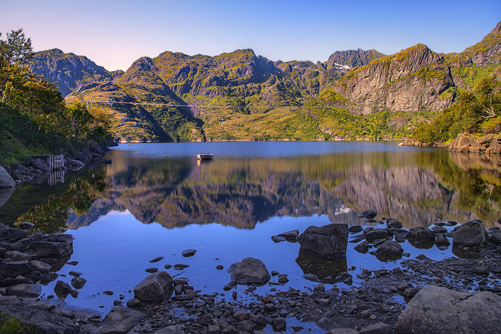 Фотографія Приємна подорож вздовж гірського озера добігає свого човна. / Юрій Максименко / photographers.ua