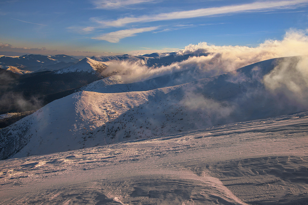 Фотографія Вітер віє, вітер віє, серце плаче, серце мліє. Вітер віє - повіває, з Чорногори сніг, хмарИ здуває. / Юрій Максименко / photographers.ua