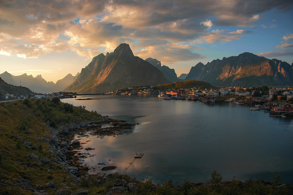 Фотографія Сонце освітлює наніч гарно землю, а буває - кидає на неї останні промені надії. Ракурс має значення / Юрій Максименко / photographers.ua
