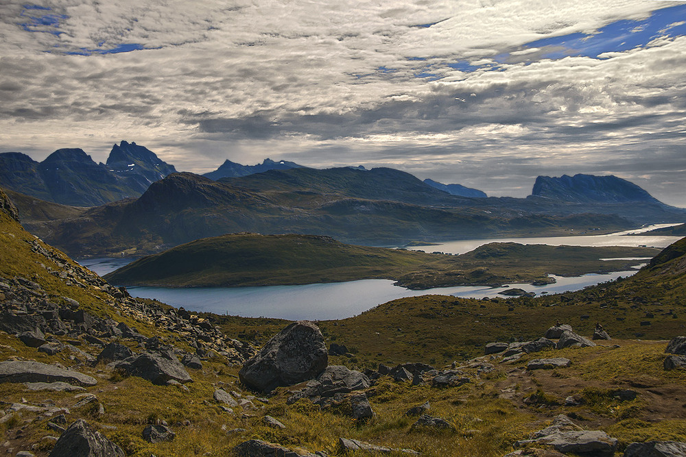 Фотографія Посеред каменів, скель, гір, долин, проток і заток, попід світлими під вечір хмарами лине пісня ця. / Юрій Максименко / photographers.ua