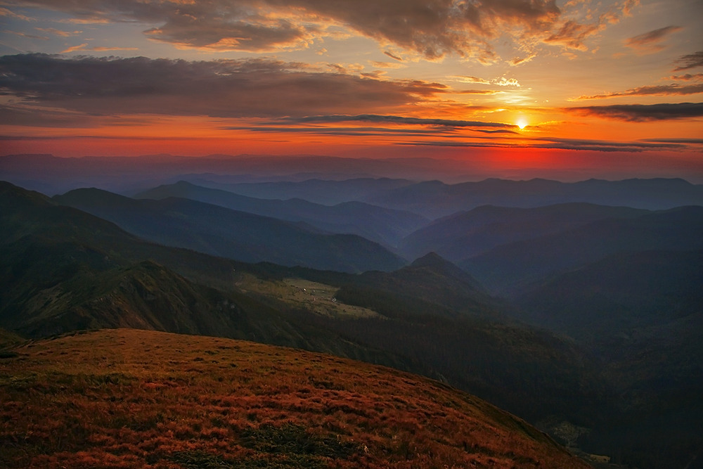 Фотографія Темна нічка гори вкриває повоооленьки. І на те нема ради. Аж до світання. / Юрій Максименко / photographers.ua