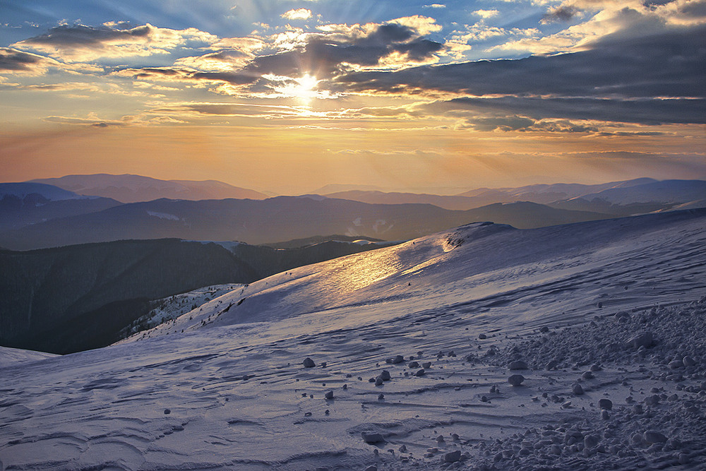 Фотографія Коли проміннячко рябе над млосним імлистим серпанком надвечірняцьким настає, люде чомусь радіють... / Юрій Максименко / photographers.ua