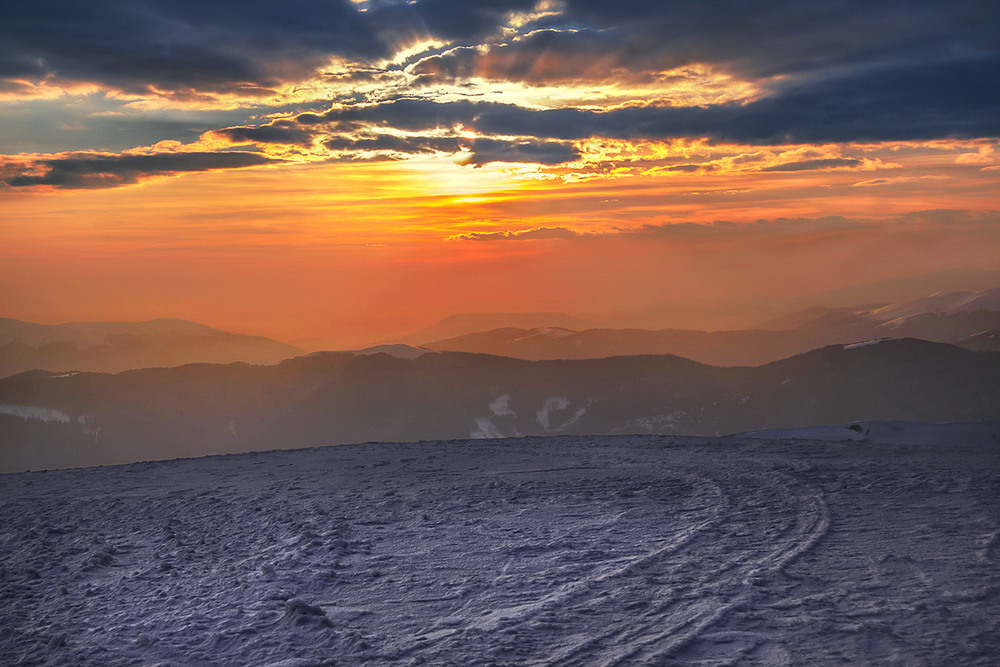 Фотографія Це не вечір опускається на карпаття і всю землю, це якась тьма єгипетська імлиста опускається. / Юрій Максименко / photographers.ua