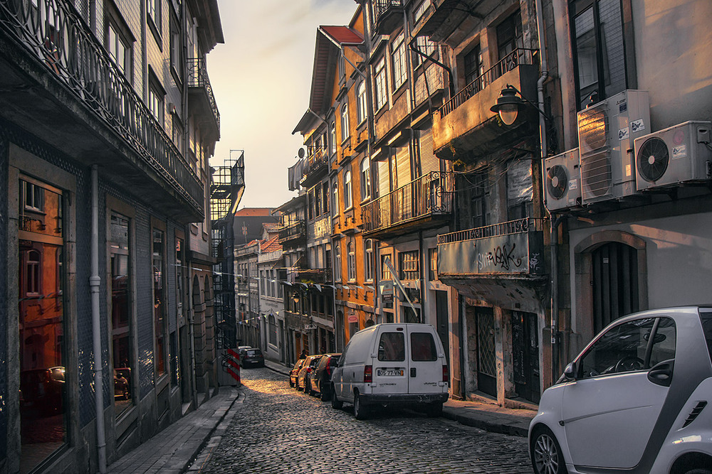 Фотографія Вже сонце низенько, на тісних старовинних вуличках - безлюдненько. / Юрій Максименко / photographers.ua