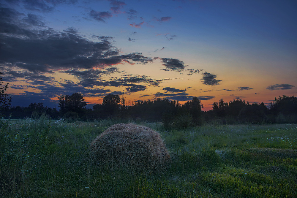 Фотографія Коли сонце сіло, до й роса впала. Люде радіють чомусь, чомусь зітхають - отаке. / Юрій Максименко / photographers.ua