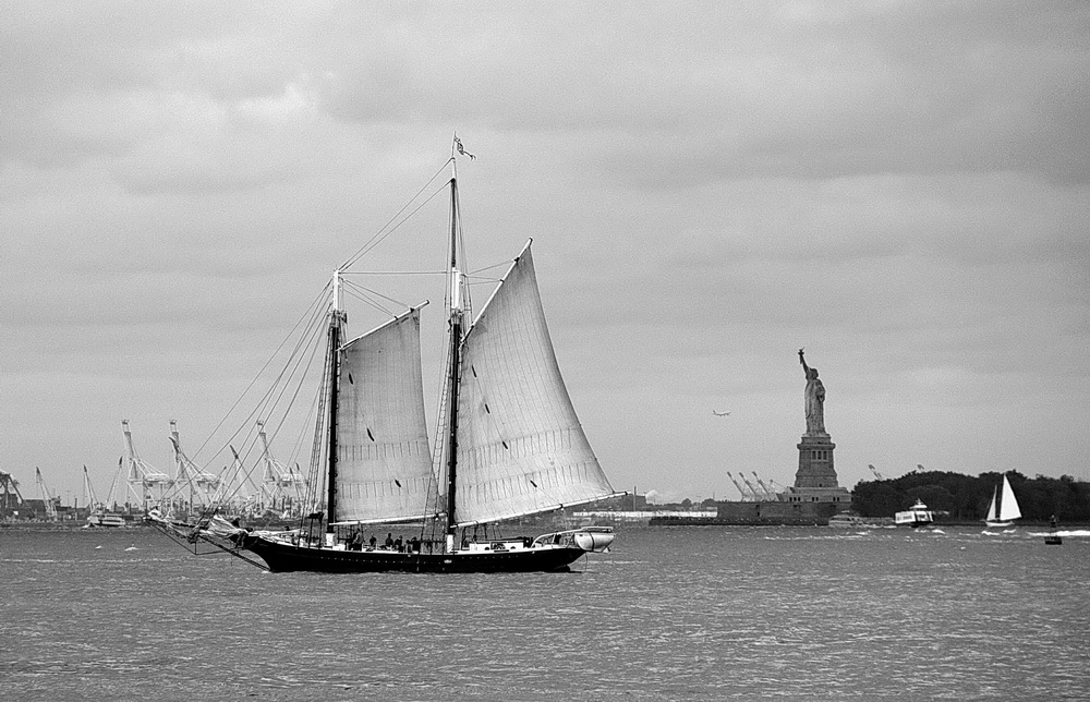 Фотографія За вікном Двадцять перше століття / Юрий Эбер / photographers.ua