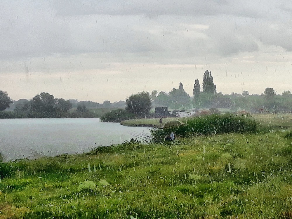 Фотографія Рыбакам дождь не помеха / Игорь Лотыш / photographers.ua