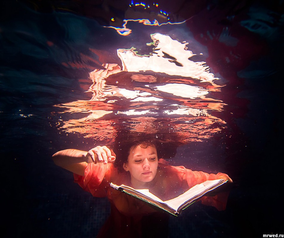 Фотографія подводное чтение / Михаил Решетников / photographers.ua