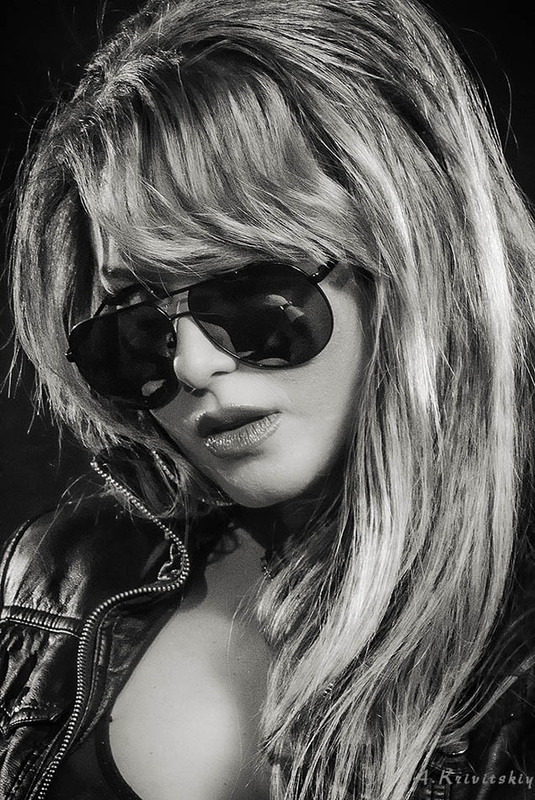 Фотографія Portrait of a girl with sunglasses. / Александр Кривицкий / photographers.ua